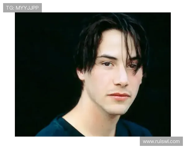 “发福”的基努·里维斯:岁月痕迹里的硬汉柔情